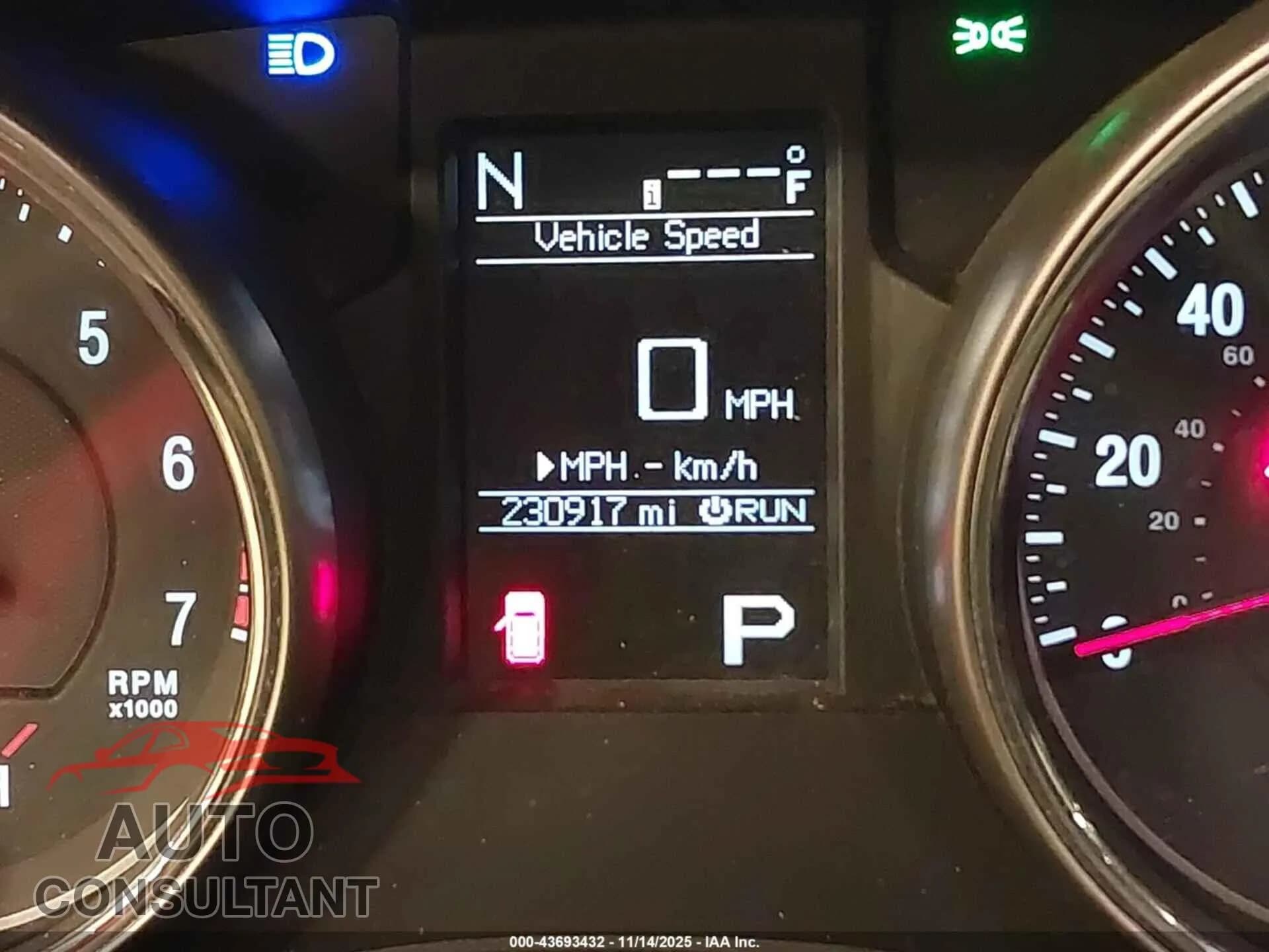 2011 JEEP GRAND CHEROKEE Damaged VIN 1J4RR4GG4BC737673 – photo 15 2011 JEEP GRAND CHEROKEE Damaged VIN 1J4RR4GG4BC737673 – photo 15