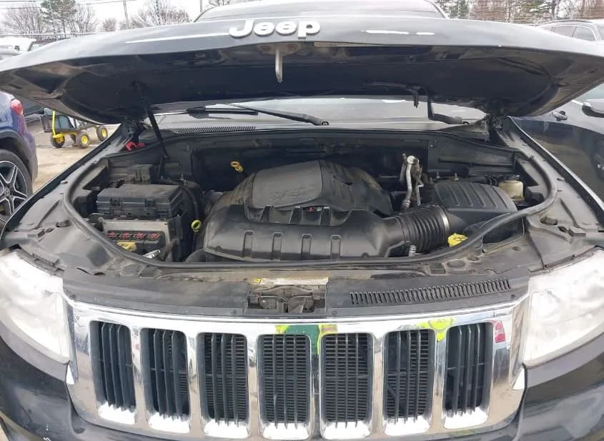 2011 JEEP Grand Cherokee Used VIN 1J4RR4GT8BC511309 – trunk area 2011 JEEP Grand Cherokee Used VIN 1J4RR4GT8BC511309 – trunk area