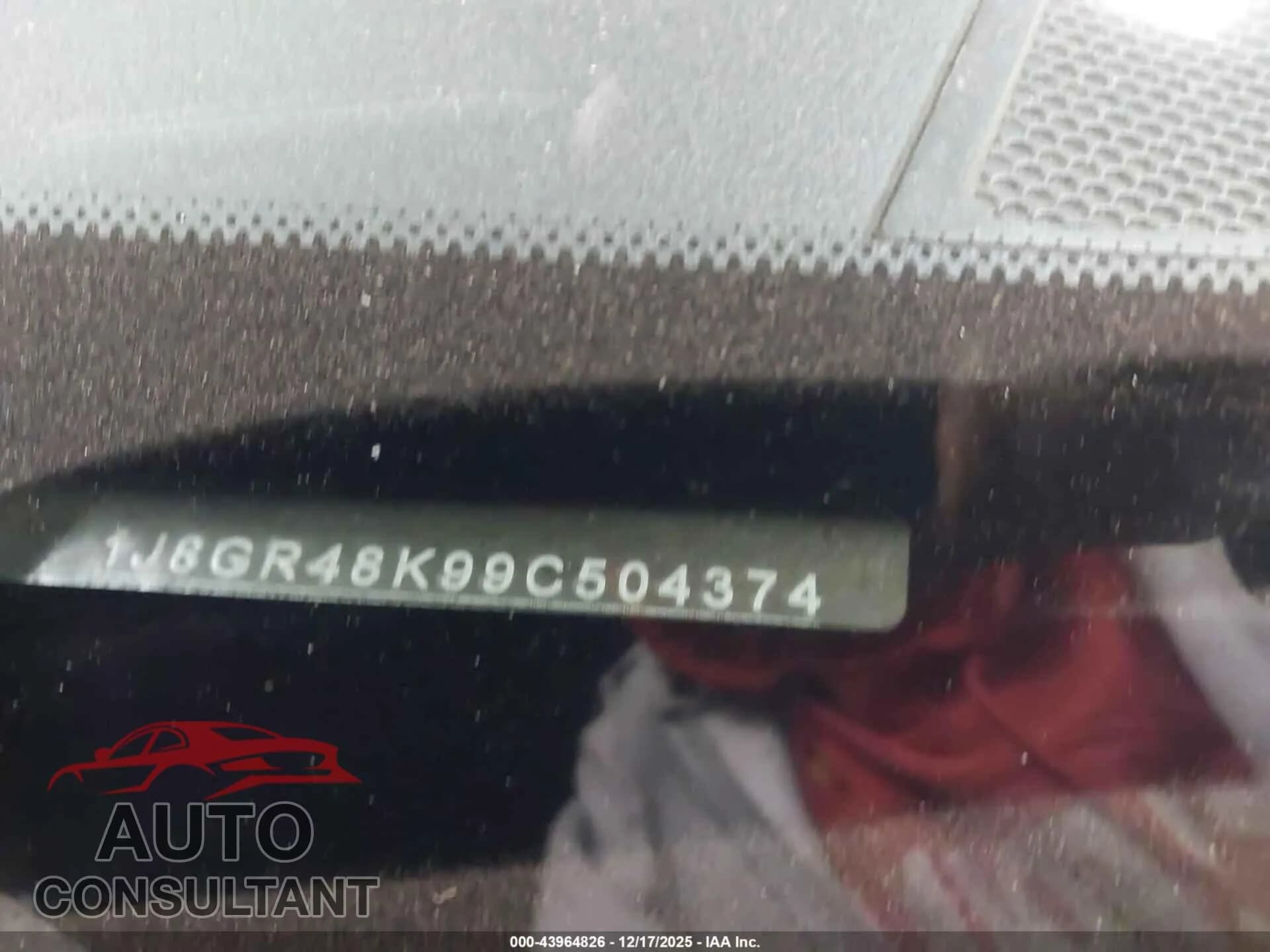 2009 JEEP GRAND CHEROKEE Damaged VIN 1J8GR48K99C504374 – trunk area 2009 JEEP GRAND CHEROKEE Damaged VIN 1J8GR48K99C504374 – trunk area