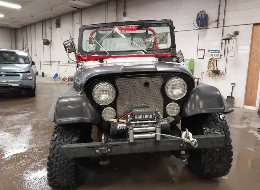 1986 JEEP CJ-7 Used VIN 1JCCF87E1GT126306 – engine bay 1986 JEEP CJ-7 Used VIN 1JCCF87E1GT126306 – engine bay