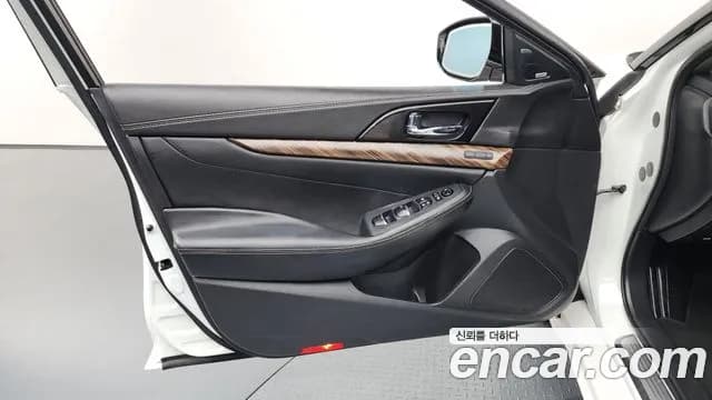 2018 Nissan Maxima (A36) 3.5 Platinum Sold VIN 1N4AA6AP9JC384205 – side profile 2018 Nissan Maxima (A36) 3.5 Platinum Sold VIN 1N4AA6AP9JC384205 – side profile