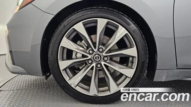 2019 Nissan Maxima (A36) 3.5 Platinum Sold VIN 1N4AA6AV8KC382851 – side profile 2019 Nissan Maxima (A36) 3.5 Platinum Sold VIN 1N4AA6AV8KC382851 – side profile