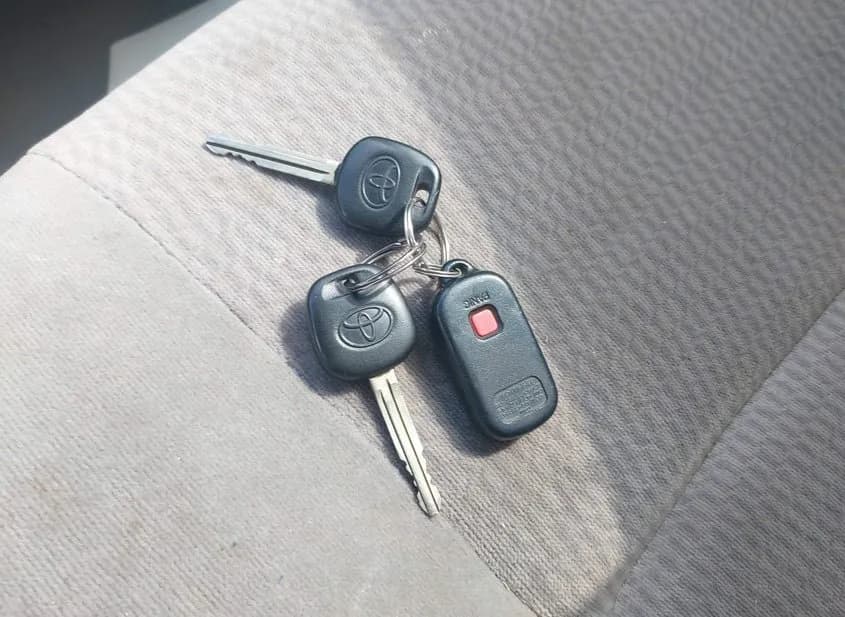 2006 TOYOTA Corolla Used VIN 1NXBR32E06Z588553 – engine bay 2006 TOYOTA Corolla Used VIN 1NXBR32E06Z588553 – engine bay