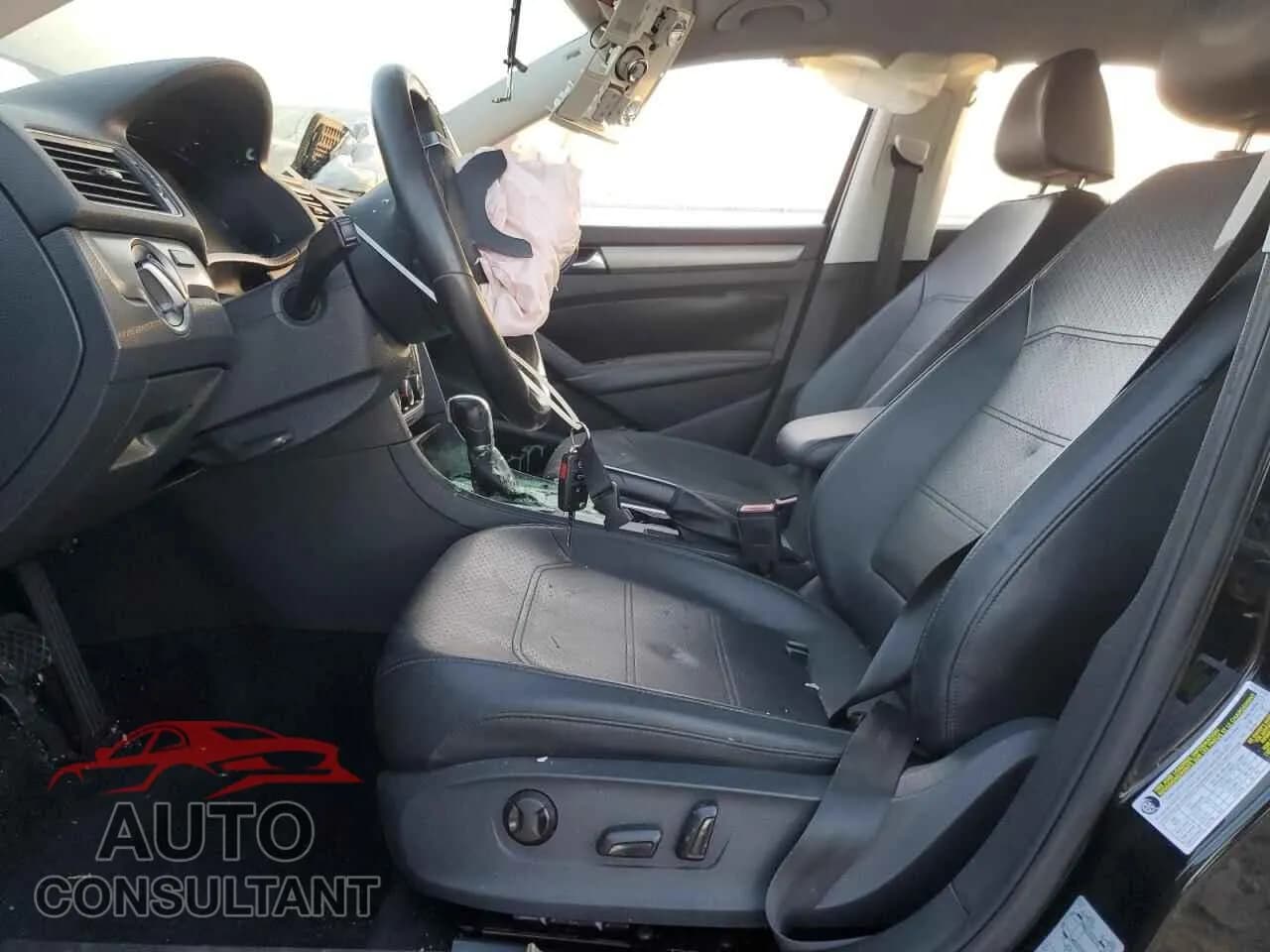 2014 VOLKSWAGEN PASSAT Damaged VIN 1VWBS7A38EC063533 – exterior detail 2014 VOLKSWAGEN PASSAT Damaged VIN 1VWBS7A38EC063533 – exterior detail