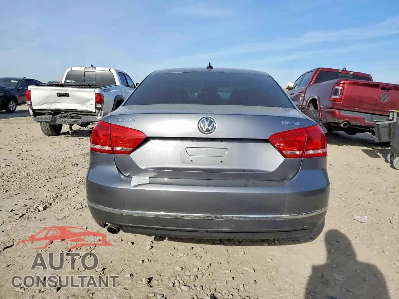 2013 VOLKSWAGEN PASSAT Damaged VIN 1VWCN7A34DC063832 – engine bay 2013 VOLKSWAGEN PASSAT Damaged VIN 1VWCN7A34DC063832 – engine bay