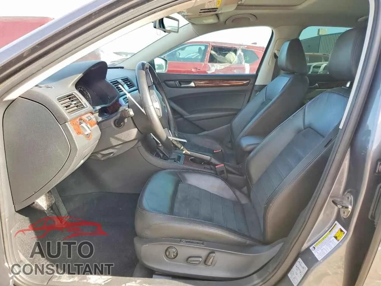 2013 VOLKSWAGEN PASSAT Damaged VIN 1VWCN7A34DC063832 – exterior detail 2013 VOLKSWAGEN PASSAT Damaged VIN 1VWCN7A34DC063832 – exterior detail