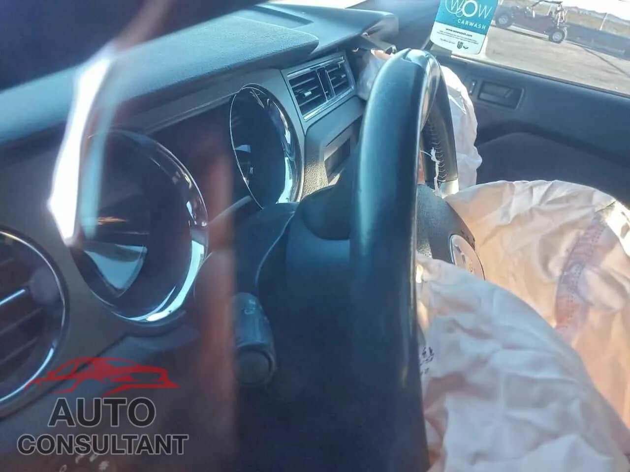 2014 FORD MUSTANG Damaged VIN 1ZVBP8CF8E5299652 – trunk area 2014 FORD MUSTANG Damaged VIN 1ZVBP8CF8E5299652 – trunk area