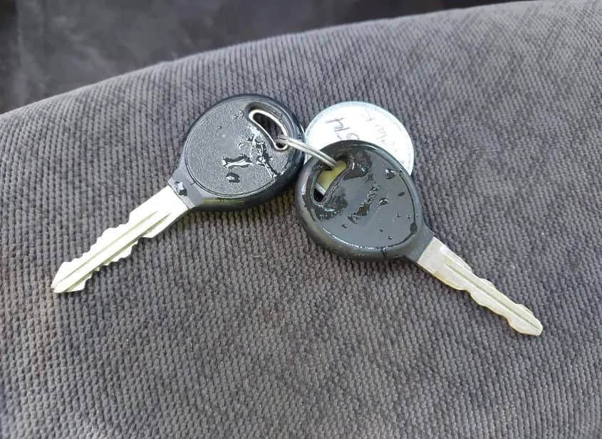 2000 DODGE Intrepid Used VIN 2B3HD46R9YH276514 – engine bay 2000 DODGE Intrepid Used VIN 2B3HD46R9YH276514 – engine bay