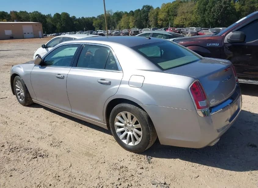 2013 CHRYSLER 300 Used VIN 2C3CCAAG3DH572482 – front exterior 2013 CHRYSLER 300 Used VIN 2C3CCAAG3DH572482 – front exterior