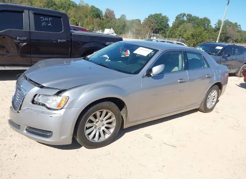 2013 CHRYSLER 300 Used VIN 2C3CCAAG3DH572482 – rear exterior 2013 CHRYSLER 300 Used VIN 2C3CCAAG3DH572482 – rear exterior