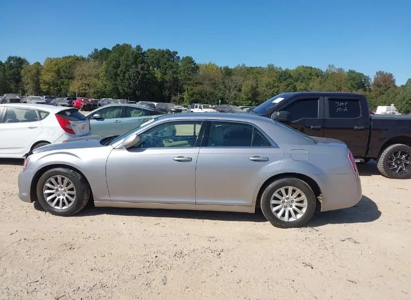 2013 CHRYSLER 300 Used VIN 2C3CCAAG3DH572482 – interior seats 2013 CHRYSLER 300 Used VIN 2C3CCAAG3DH572482 – interior seats