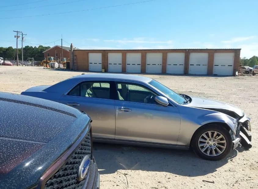 2013 CHRYSLER 300 Used VIN 2C3CCAAG3DH572482 – exterior detail 2013 CHRYSLER 300 Used VIN 2C3CCAAG3DH572482 – exterior detail