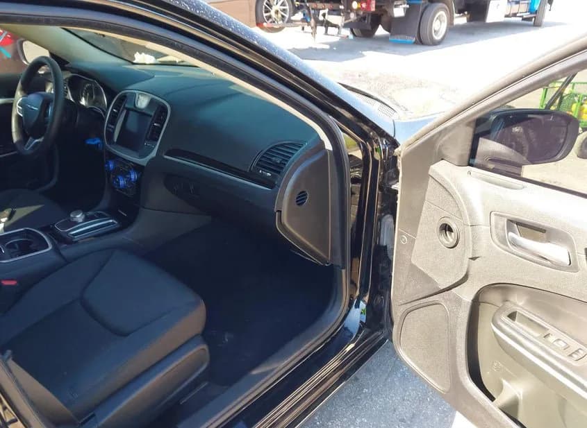 2023 CHRYSLER 300 Used VIN 2C3CCAAG4PH678816 – engine bay 2023 CHRYSLER 300 Used VIN 2C3CCAAG4PH678816 – engine bay