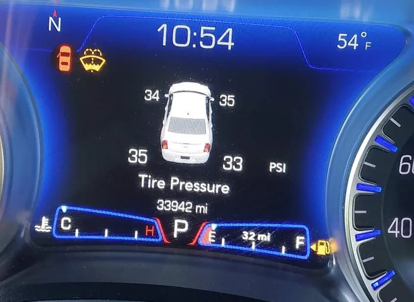 2023 CHRYSLER 300 Used VIN 2C3CCAAG4PH678816 – photo 15 2023 CHRYSLER 300 Used VIN 2C3CCAAG4PH678816 – photo 15