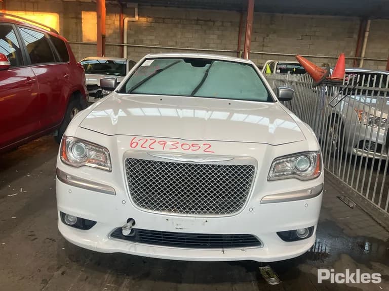 2014 Chrysler 300 Used VIN 2C3CCAVG7DH548163 – photo 14 2014 Chrysler 300 Used VIN 2C3CCAVG7DH548163 – photo 14