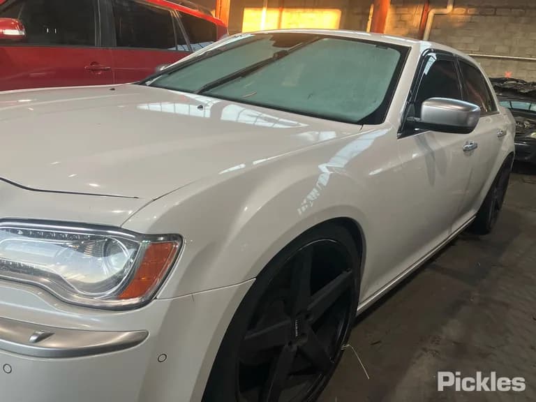 2014 Chrysler 300 Used VIN 2C3CCAVG7DH548163 – photo 15 2014 Chrysler 300 Used VIN 2C3CCAVG7DH548163 – photo 15