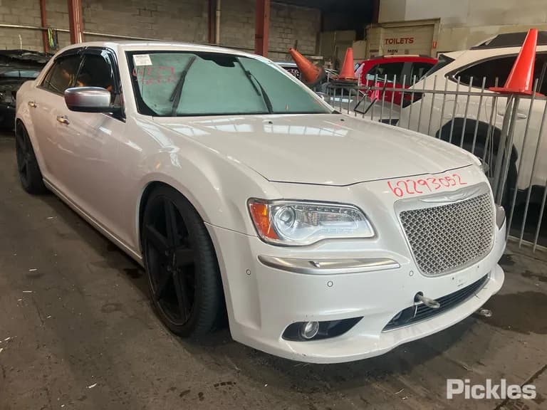 2014 Chrysler 300 Used VIN 2C3CCAVG7DH548163 – photo 22 2014 Chrysler 300 Used VIN 2C3CCAVG7DH548163 – photo 22