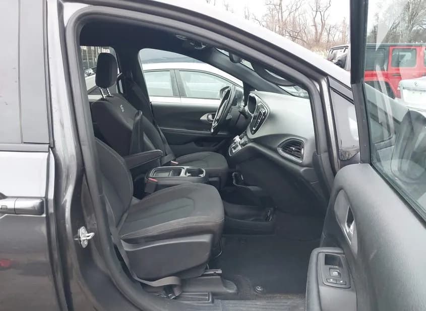 2018 CHRYSLER PACIFICA Used VIN 2C4RC1FG8JR351254 – exterior detail 2018 CHRYSLER PACIFICA Used VIN 2C4RC1FG8JR351254 – exterior detail