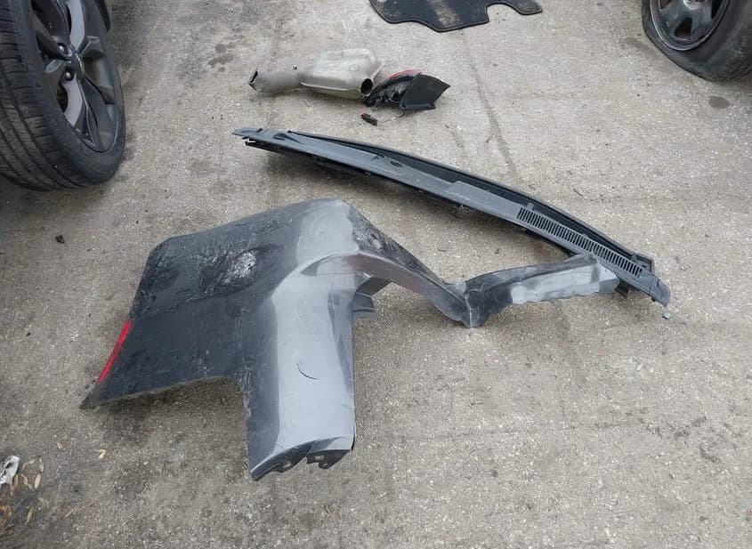 2018 CHRYSLER PACIFICA Used VIN 2C4RC1FG8JR351254 – undercarriage 2018 CHRYSLER PACIFICA Used VIN 2C4RC1FG8JR351254 – undercarriage