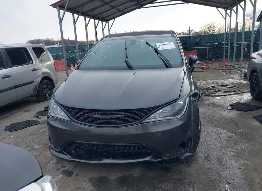 2018 CHRYSLER PACIFICA Used VIN 2C4RC1FG8JR351254 – trunk area 2018 CHRYSLER PACIFICA Used VIN 2C4RC1FG8JR351254 – trunk area