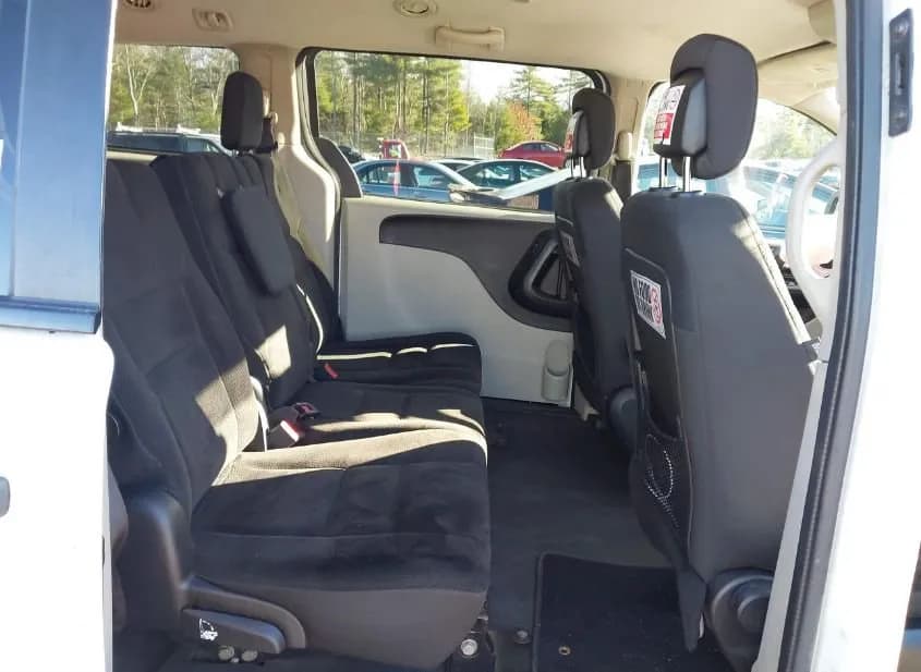 2019 DODGE Grand Caravan Used VIN 2C4RDGBG4KR754378 – undercarriage 2019 DODGE Grand Caravan Used VIN 2C4RDGBG4KR754378 – undercarriage