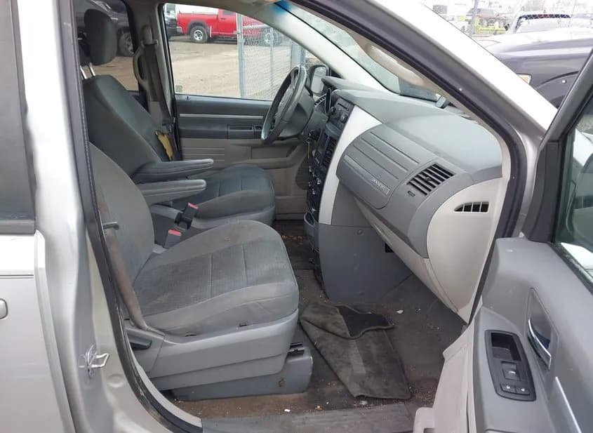 2010 DODGE Grand Caravan Used VIN 2D4RN3D14AR427060 – undercarriage 2010 DODGE Grand Caravan Used VIN 2D4RN3D14AR427060 – undercarriage