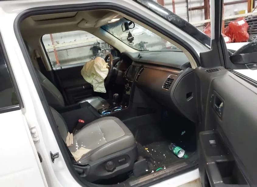 2018 FORD Flex Used VIN 2FMHK6D83JBA18410 – trunk area 2018 FORD Flex Used VIN 2FMHK6D83JBA18410 – trunk area