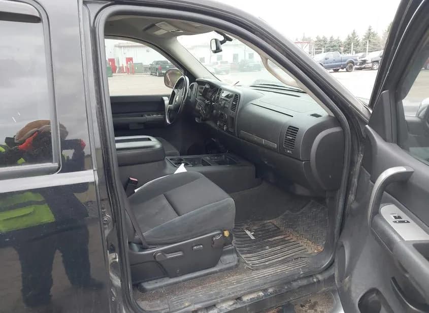 2008 CHEVROLET Silverado Used VIN 2GCEK13M381277164 – trunk area 2008 CHEVROLET Silverado Used VIN 2GCEK13M381277164 – trunk area