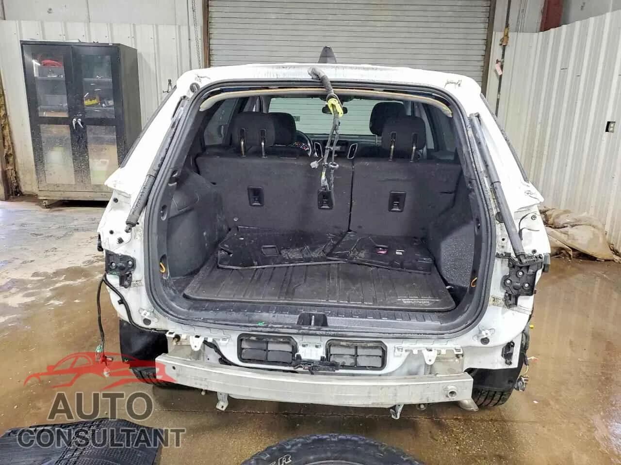 2020 CHEVROLET EQUINOX Damaged VIN 2GNAXUEV1L6189952 – engine bay 2020 CHEVROLET EQUINOX Damaged VIN 2GNAXUEV1L6189952 – engine bay
