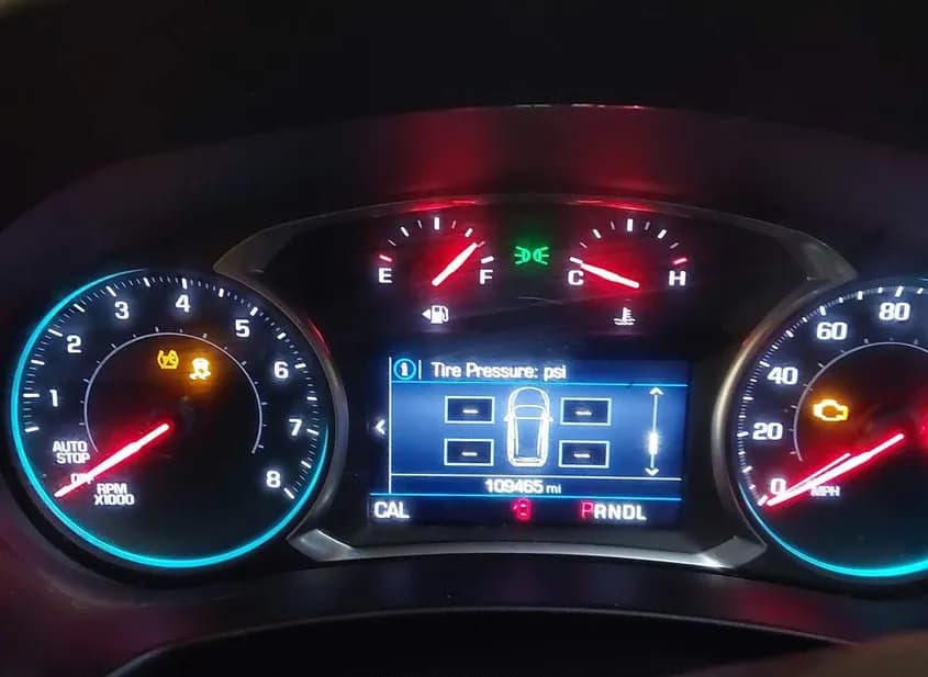 2020 CHEVROLET Equinox Used VIN 2GNAXUEV7L6253346 – trunk area 2020 CHEVROLET Equinox Used VIN 2GNAXUEV7L6253346 – trunk area