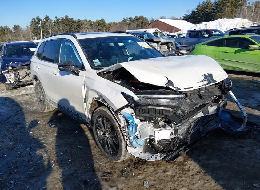 2024 HONDA CR-V Used VIN 2HKRS6H97RH802147 – trunk area 2024 HONDA CR-V Used VIN 2HKRS6H97RH802147 – trunk area