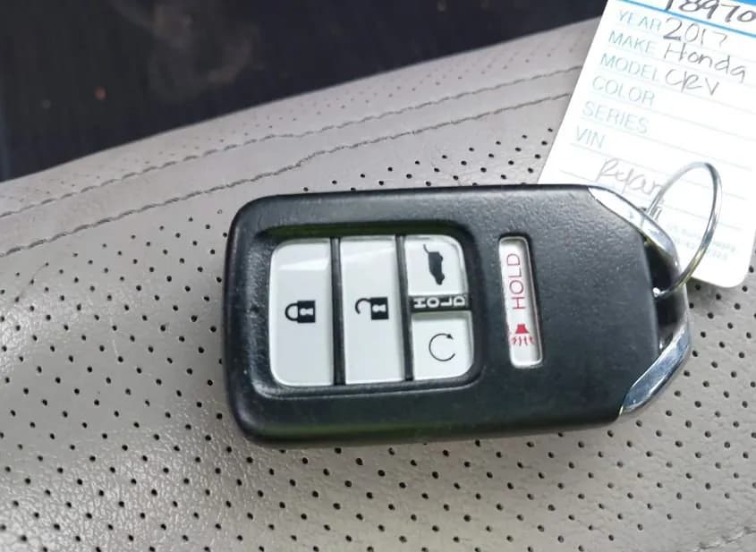 2017 HONDA CR-V Used VIN 2HKRW2H86HH665799 – trunk area 2017 HONDA CR-V Used VIN 2HKRW2H86HH665799 – trunk area