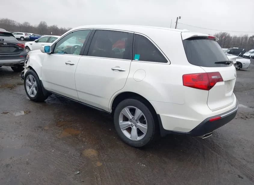 2013 ACURA MDX Used VIN 2HNYD2H42DH524823 – trunk area 2013 ACURA MDX Used VIN 2HNYD2H42DH524823 – trunk area