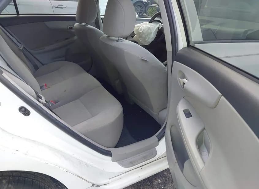 2013 TOYOTA Corolla Used VIN 2T1BU4EE6DC011587 – photo 11 2013 TOYOTA Corolla Used VIN 2T1BU4EE6DC011587 – photo 11