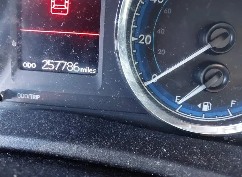 2018 TOYOTA Corolla Used VIN 2T1BURHE8JC002085 – photo 14 2018 TOYOTA Corolla Used VIN 2T1BURHE8JC002085 – photo 14