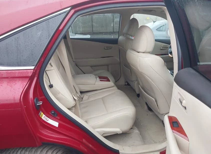 2010 LEXUS RX Used VIN 2T2BK1BA9AC028994 – trunk area 2010 LEXUS RX Used VIN 2T2BK1BA9AC028994 – trunk area