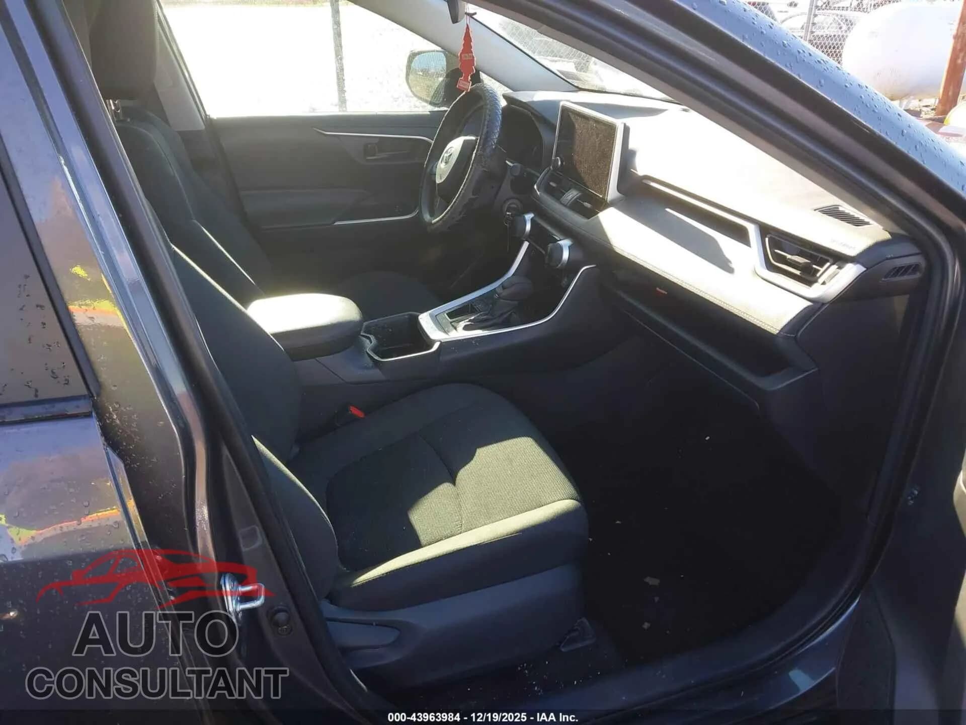 2024 TOYOTA RAV4 Damaged VIN 2T3H1RFV8RC288660 – interior seats 2024 TOYOTA RAV4 Damaged VIN 2T3H1RFV8RC288660 – interior seats