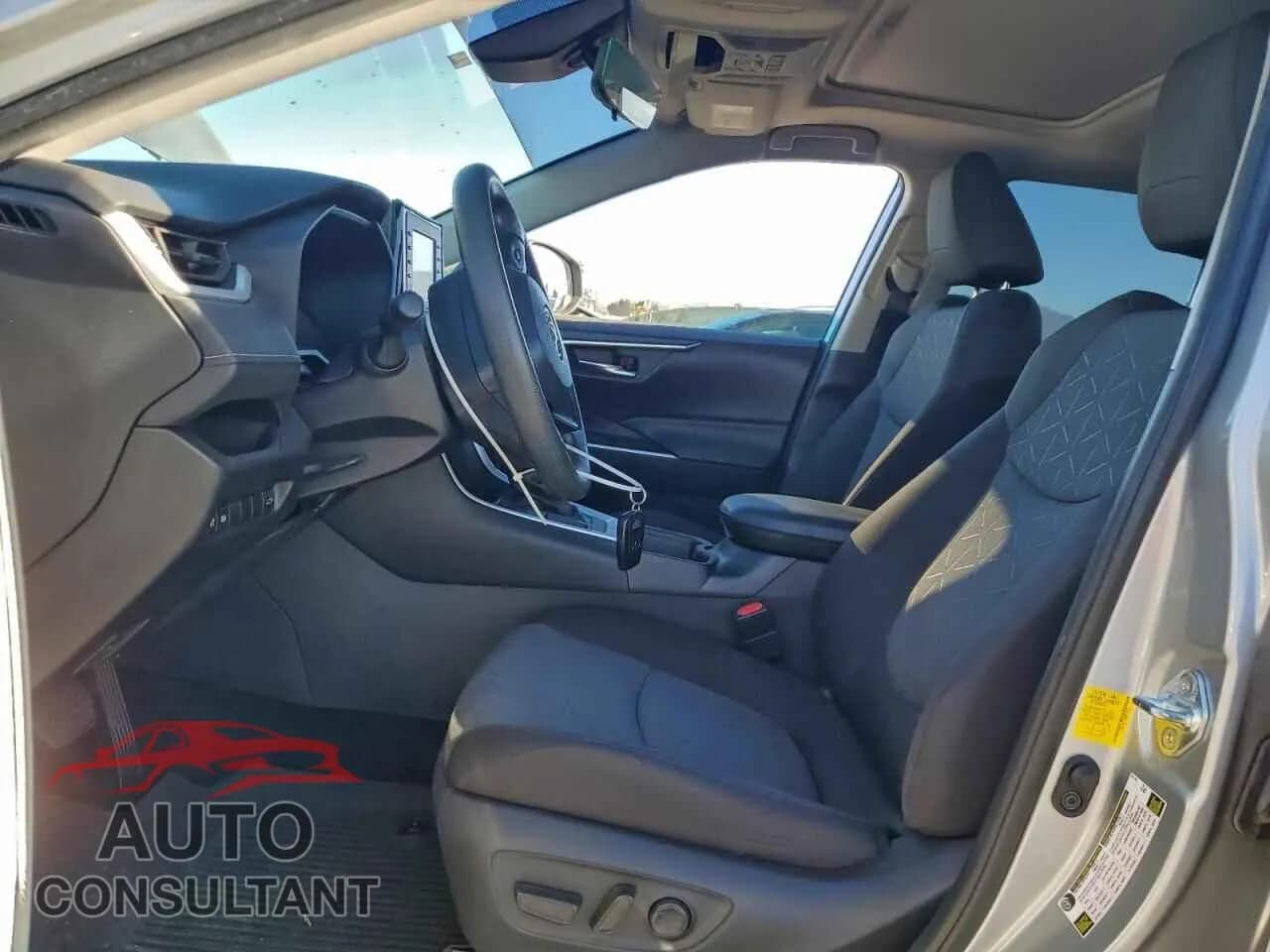 2021 TOYOTA RAV4 Damaged VIN 2T3W1RFV0MW114757 – exterior detail 2021 TOYOTA RAV4 Damaged VIN 2T3W1RFV0MW114757 – exterior detail