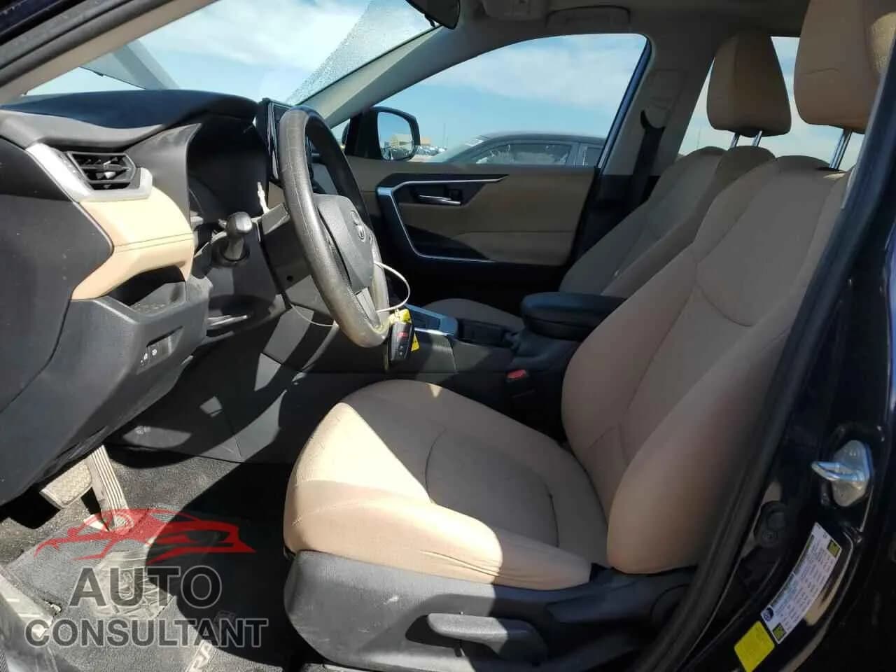 2019 TOYOTA RAV4 Damaged VIN 2T3W1RFV5KW051068 – exterior detail 2019 TOYOTA RAV4 Damaged VIN 2T3W1RFV5KW051068 – exterior detail