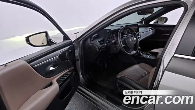 2025 Lexus ES300h 7th Gen Executive Sold VIN 38488448484848484 – exterior detail 2025 Lexus ES300h 7th Gen Executive Sold VIN 38488448484848484 – exterior detail