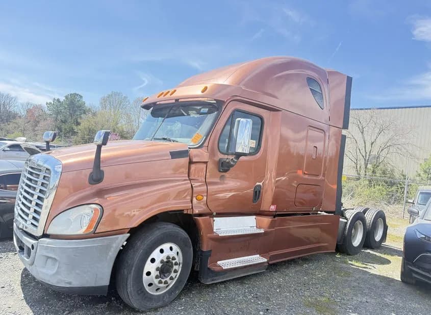 2014 FREIGHTLINER Cascadia Used VIN 3AKJGLD63ESFX9295 – side profile 2014 FREIGHTLINER Cascadia Used VIN 3AKJGLD63ESFX9295 – side profile