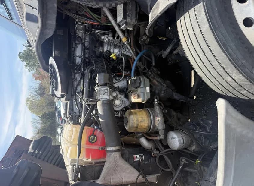 2014 FREIGHTLINER Cascadia Used VIN 3AKJGLD63ESFX9295 – photo 11 2014 FREIGHTLINER Cascadia Used VIN 3AKJGLD63ESFX9295 – photo 11