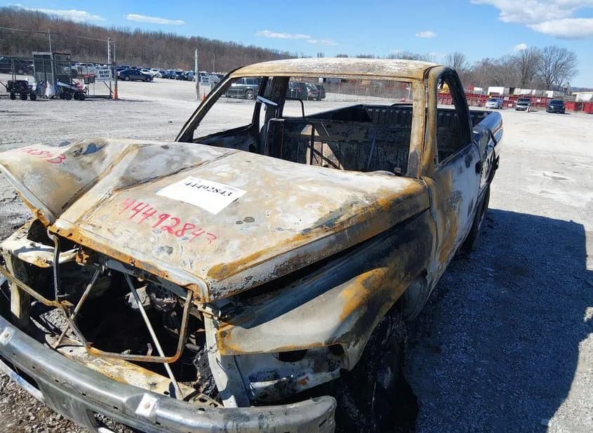 1994 DODGE Ram Used VIN 3B7HC16Y2RM534513 – engine bay 1994 DODGE Ram Used VIN 3B7HC16Y2RM534513 – engine bay