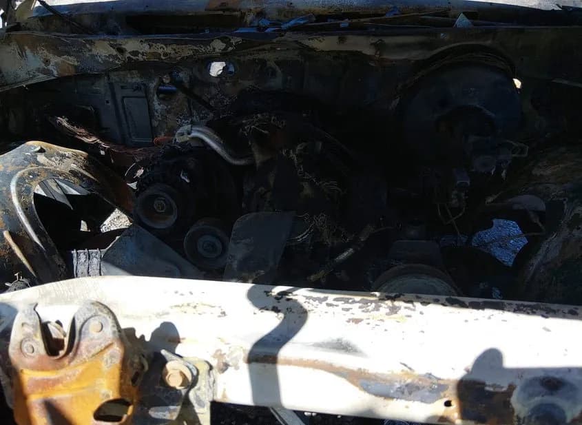 1994 DODGE Ram Used VIN 3B7HC16Y2RM534513 – trunk area 1994 DODGE Ram Used VIN 3B7HC16Y2RM534513 – trunk area