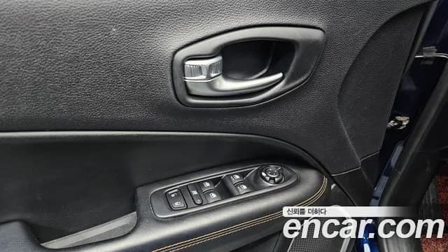 2019 Jeep Compass 2nd Gen 2.4 Limitied AWD Sold VIN 3C4NJDCB8KT598089 – interior seats 2019 Jeep Compass 2nd Gen 2.4 Limitied AWD Sold VIN 3C4NJDCB8KT598089 – interior seats