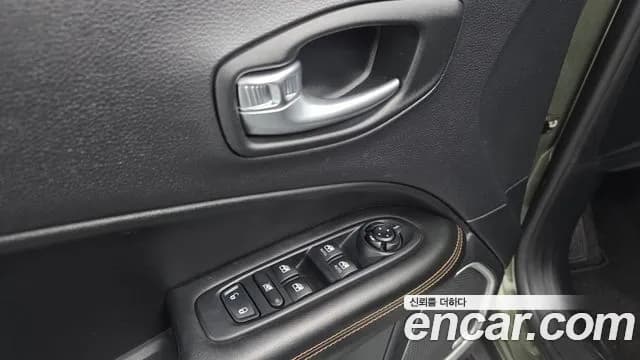2019 Jeep Compass 2nd Gen 2.4 Limitied AWD Sold VIN 3C4NJDCBXKT598109 – interior seats 2019 Jeep Compass 2nd Gen 2.4 Limitied AWD Sold VIN 3C4NJDCBXKT598109 – interior seats