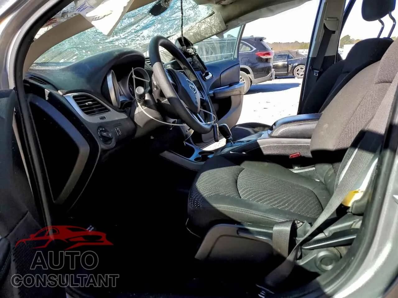 2019 DODGE JOURNEY Damaged VIN 3C4PDCBBXKT866152 – exterior detail 2019 DODGE JOURNEY Damaged VIN 3C4PDCBBXKT866152 – exterior detail