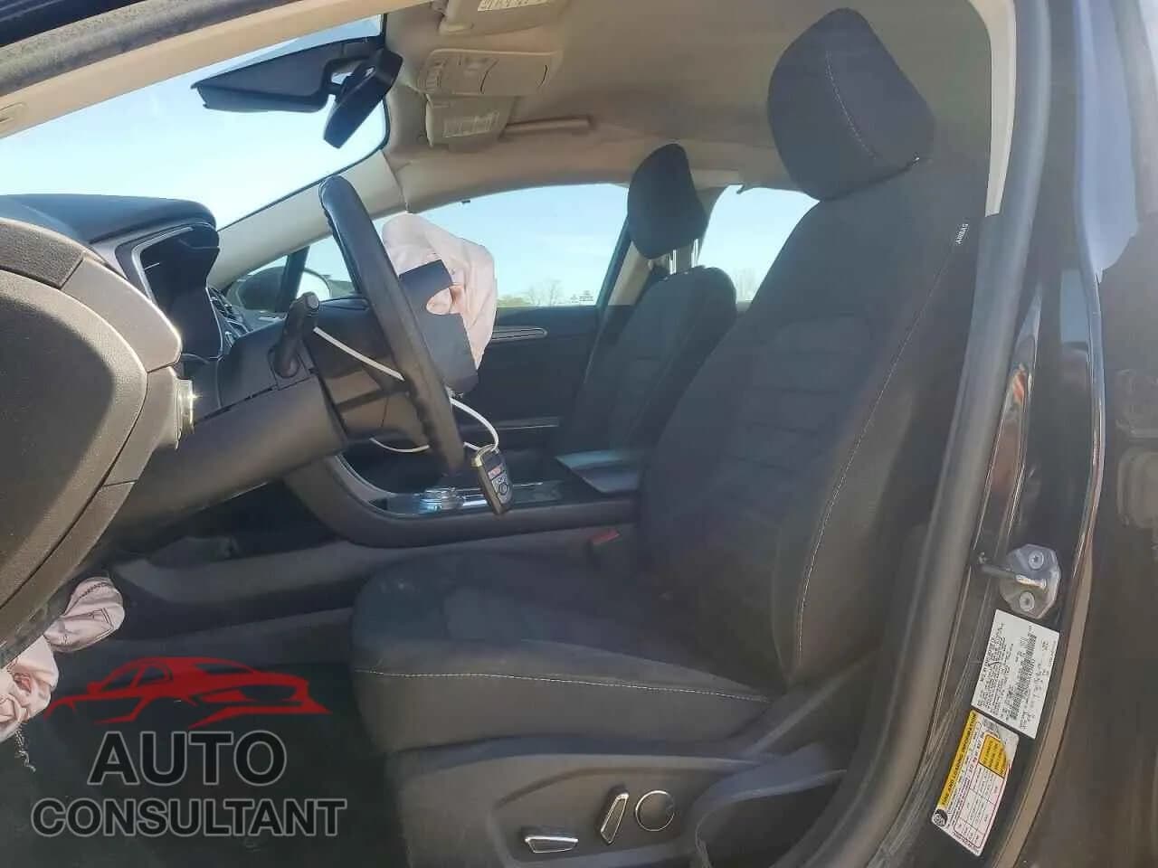 2020 FORD FUSION Damaged VIN 3FA6P0HD3LR234852 – exterior detail 2020 FORD FUSION Damaged VIN 3FA6P0HD3LR234852 – exterior detail