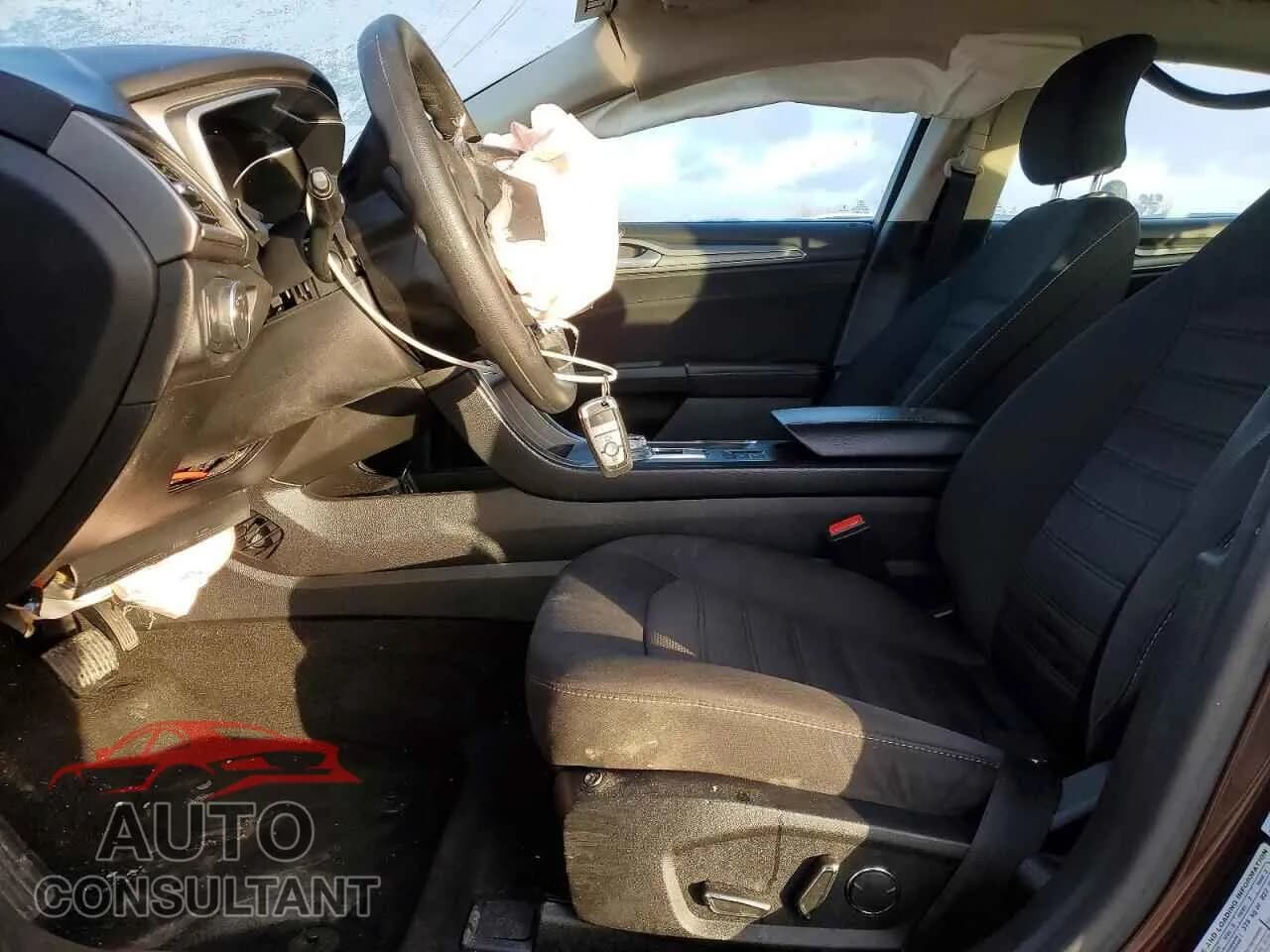 2019 FORD FUSION Damaged VIN 3FA6P0LU8KR263639 – exterior detail 2019 FORD FUSION Damaged VIN 3FA6P0LU8KR263639 – exterior detail