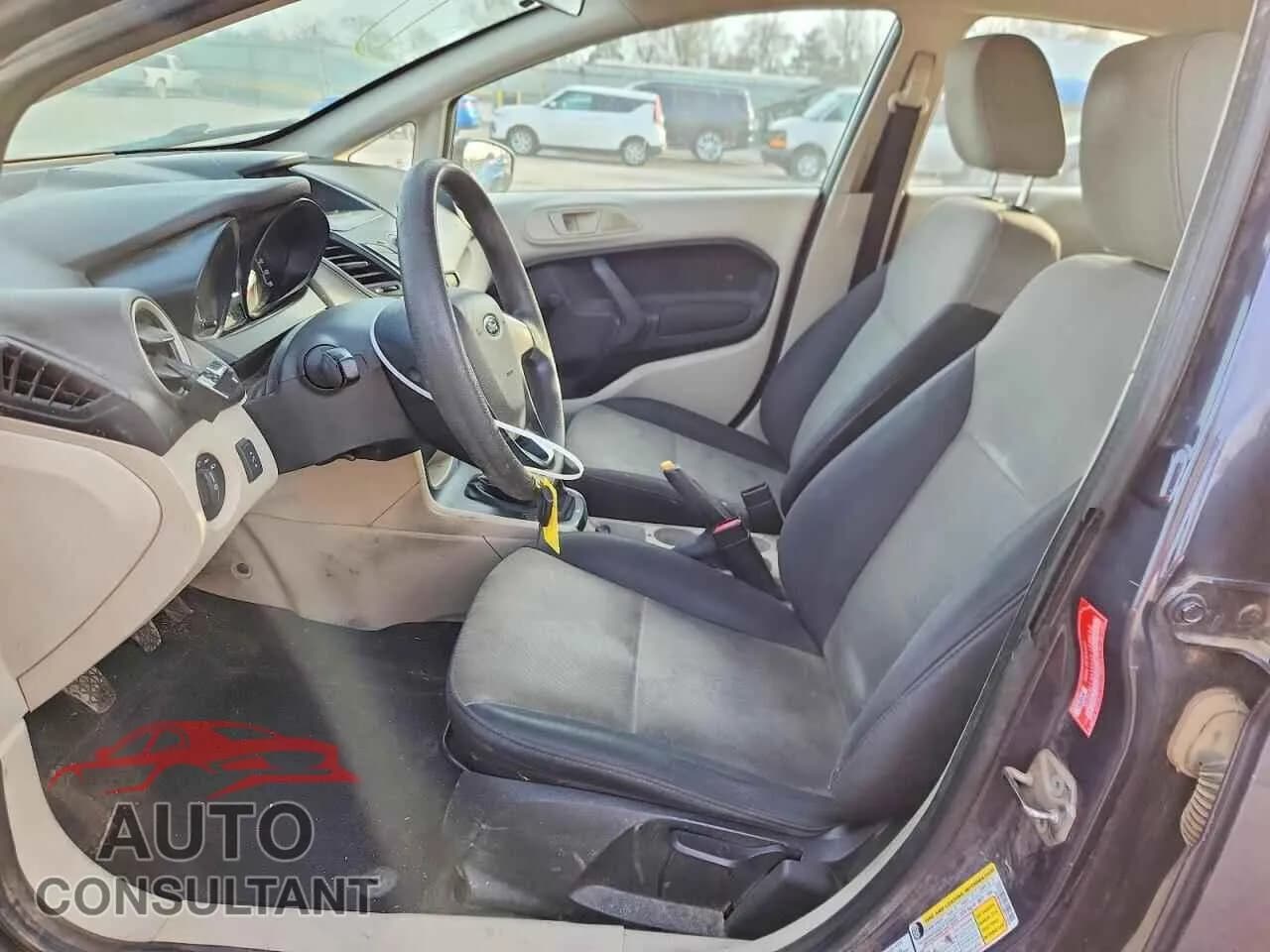 2013 FORD FIESTA Damaged VIN 3FADP4AJ5DM177079 – exterior detail 2013 FORD FIESTA Damaged VIN 3FADP4AJ5DM177079 – exterior detail